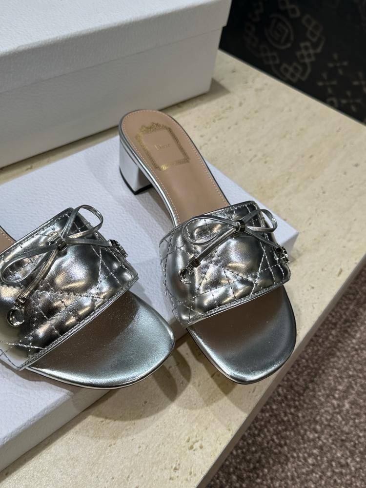 صندل Dior Or مفتوح من الخلف