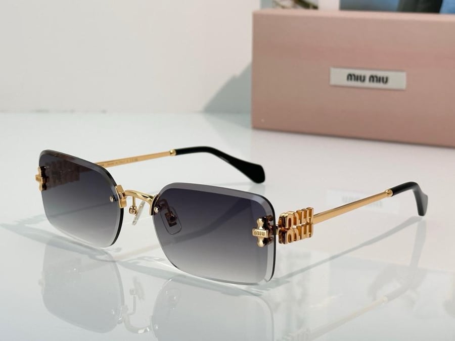 نظارات ميوميو (MIU MIU) الشمسية