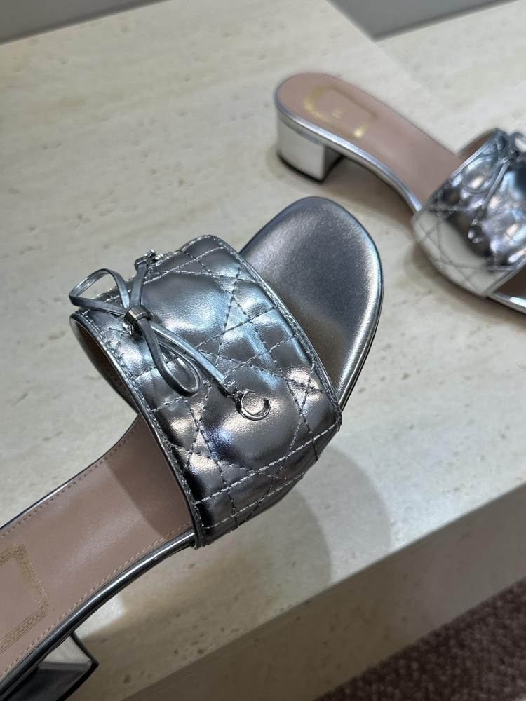 صندل Dior Or مفتوح من الخلف