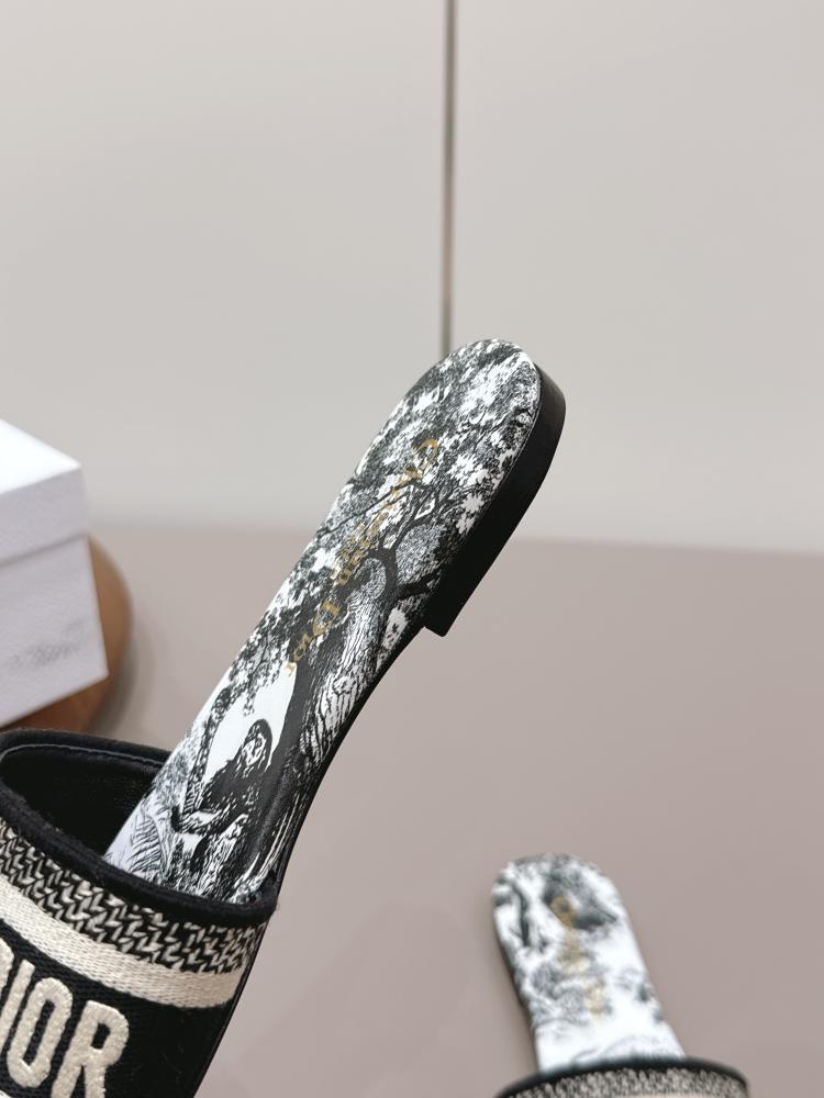 سليبر Dior مفتوح من الخلف