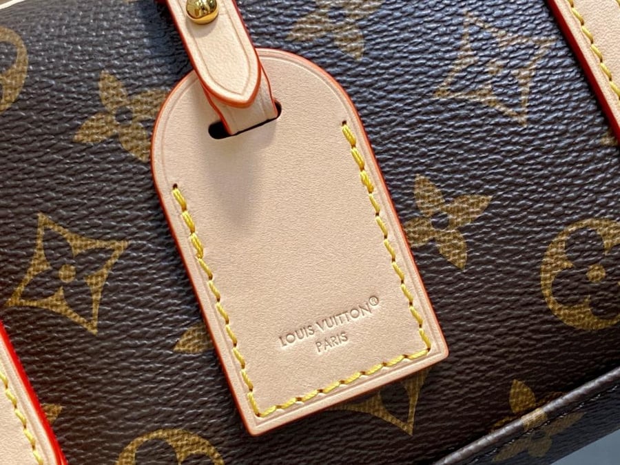 حقيبة Louis Vuitton Hang On