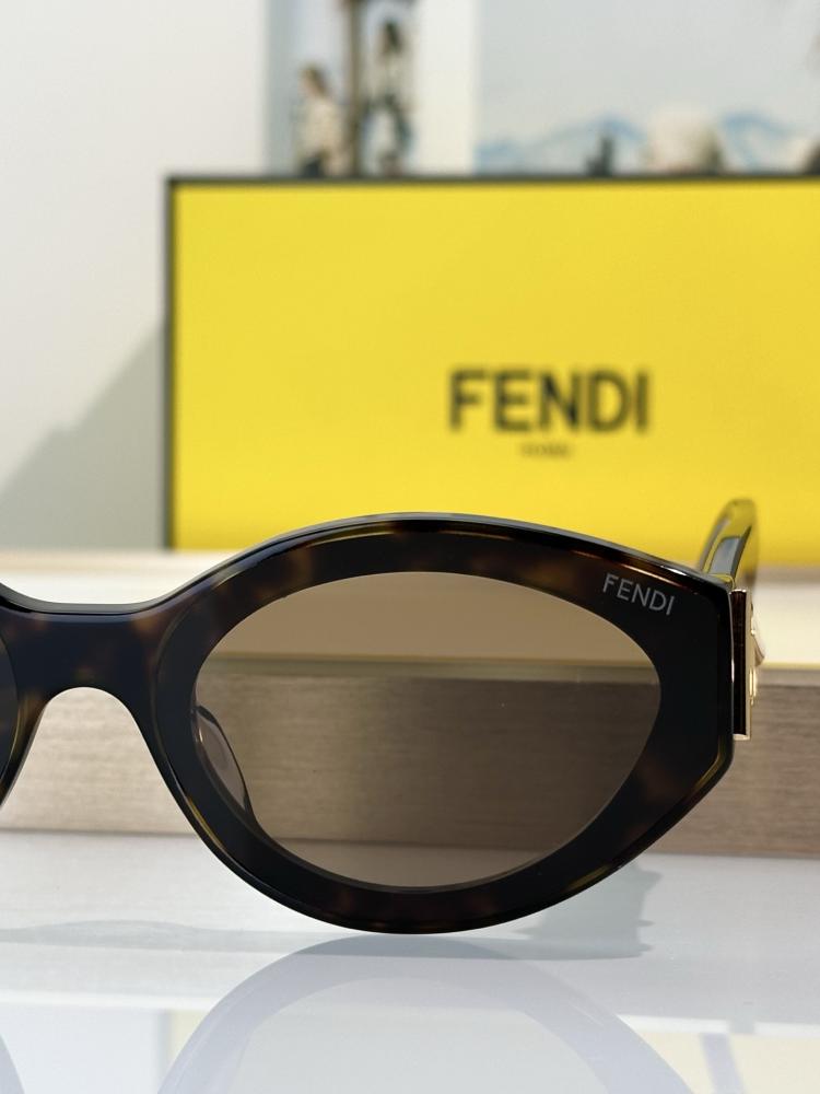نظارات فندي (FENDI)