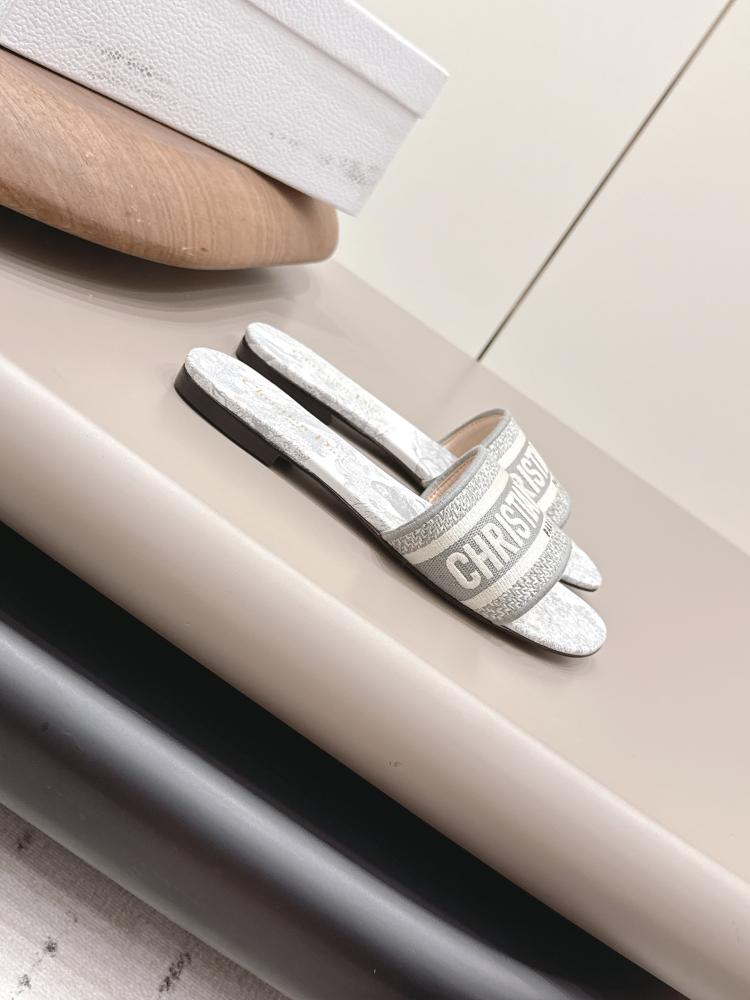 سليبر Dior مفتوح من الخلف