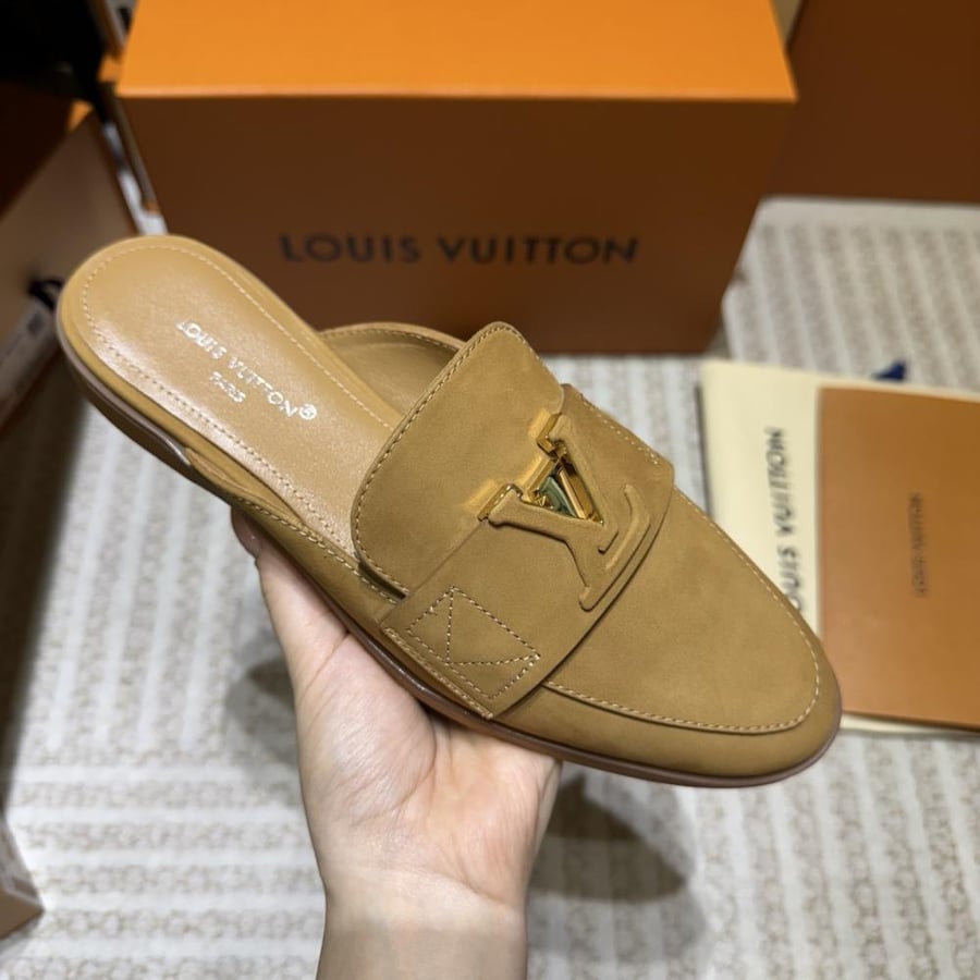 حذاء لوفر نسائي Louis Vuitton
