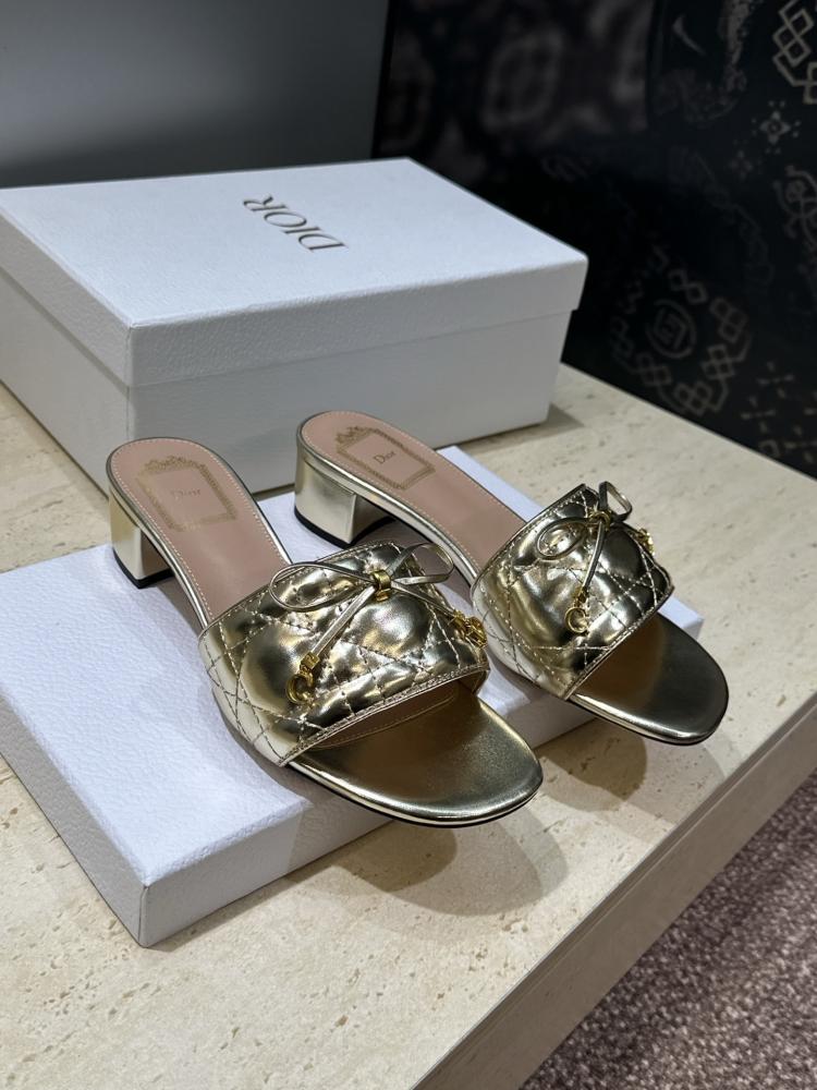 صندل Dior Or مفتوح من الخلف