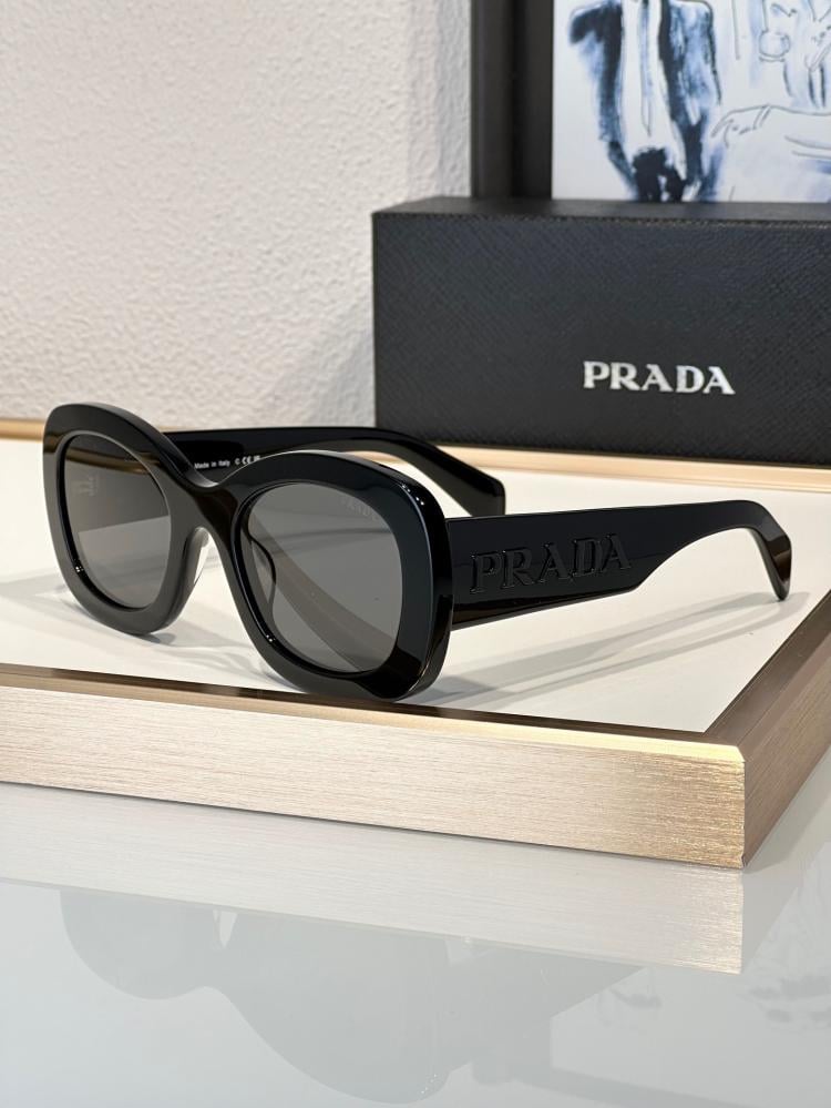 نظارات برادا (PRADA) الشمسية