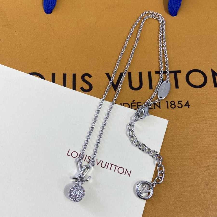 قلادة لويس فويتون (Louis Vuitton)