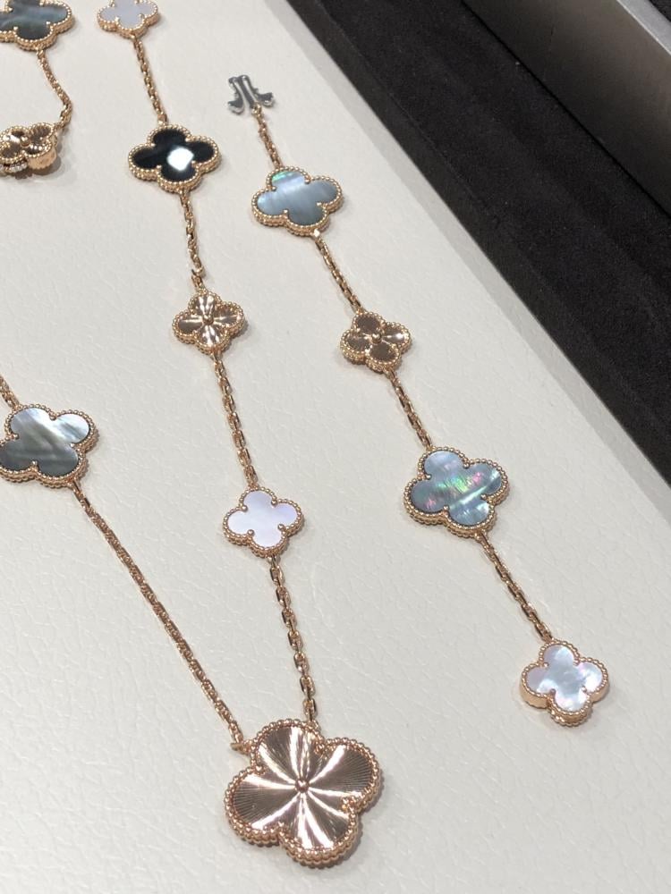 قلادة فان كليف آند آربلز (Van Cleef & Arpels) ماجيك ألامبرا الطويلة
