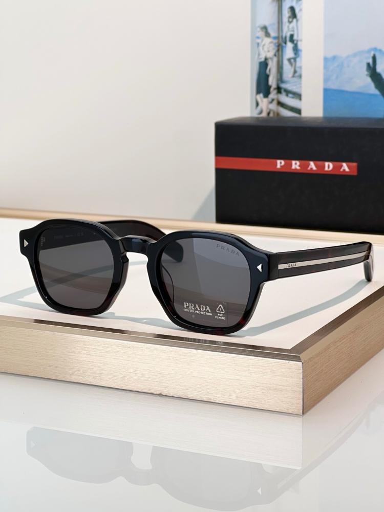 نظارات برادا (PRADA) الشمسية
