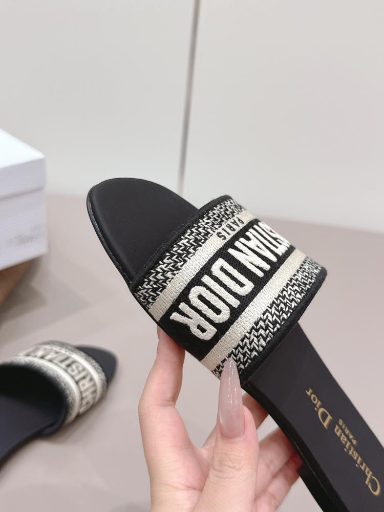 سليبر Dior مفتوح من الخلف