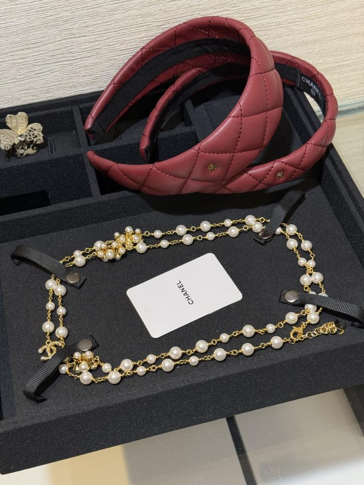 قلادة شانيل (Chanel) الطويلة