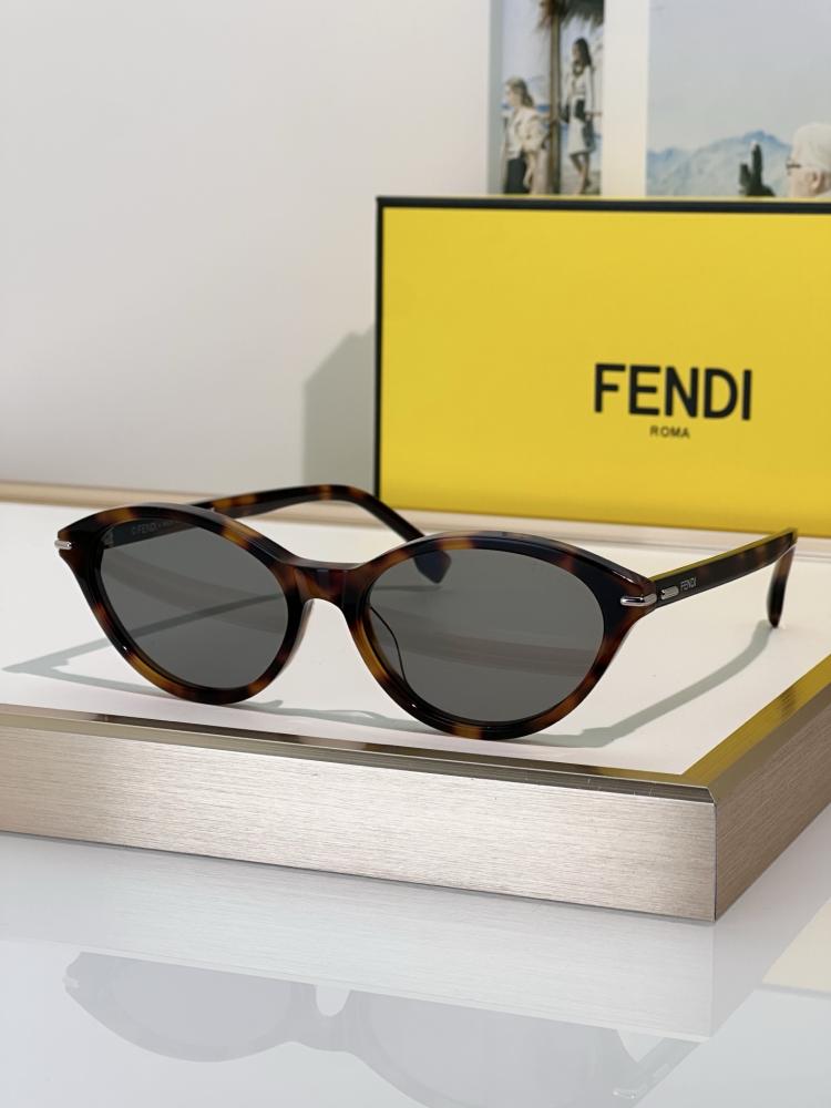 نظارات فندي (FENDI)