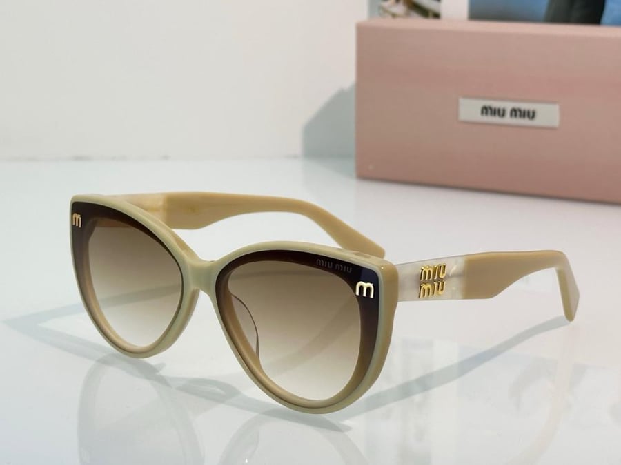 نظارات ميوميو (MIU MIU) الشمسية