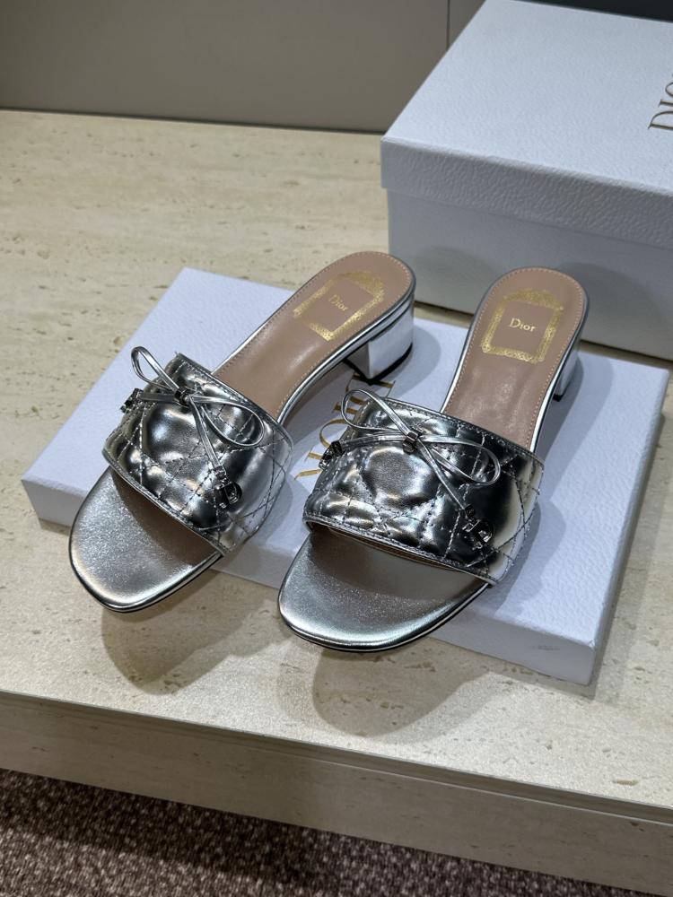 صندل Dior Or مفتوح من الخلف