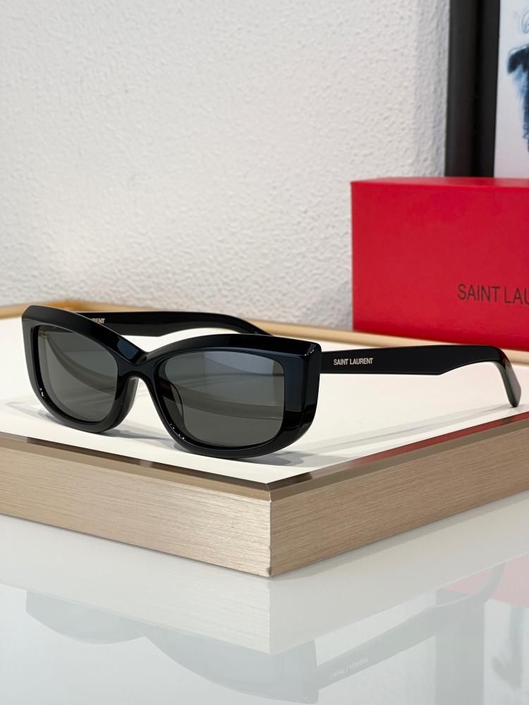 نظارات شمسية من سان لوران (Saint Laurent)
