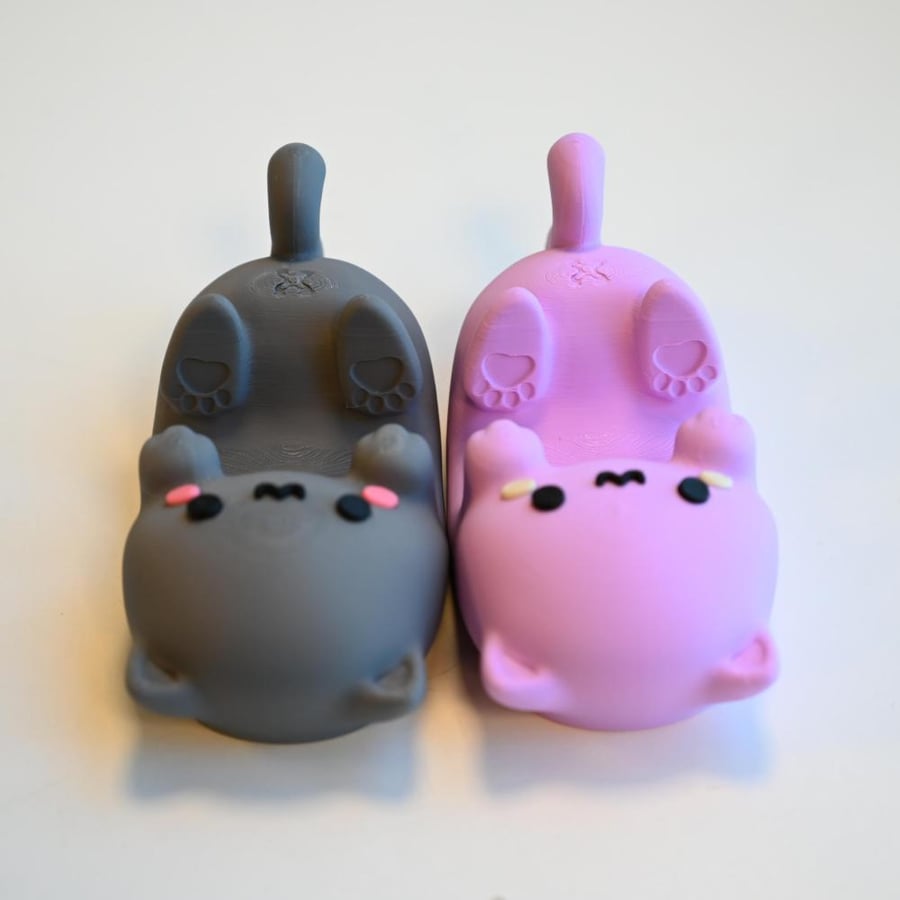 Mobile stand in the shape of a cat