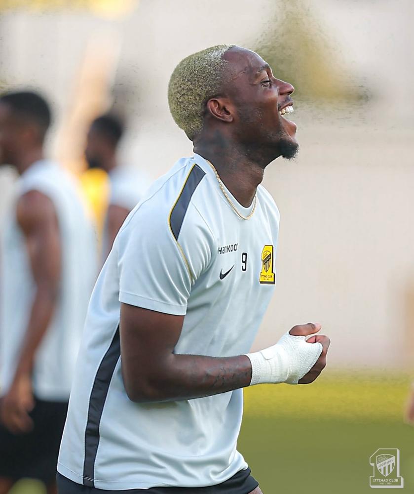 طقم تدريبات الاتحاد نص كم