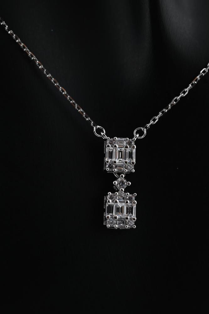 Silver pendant 925 karat - white diamond design