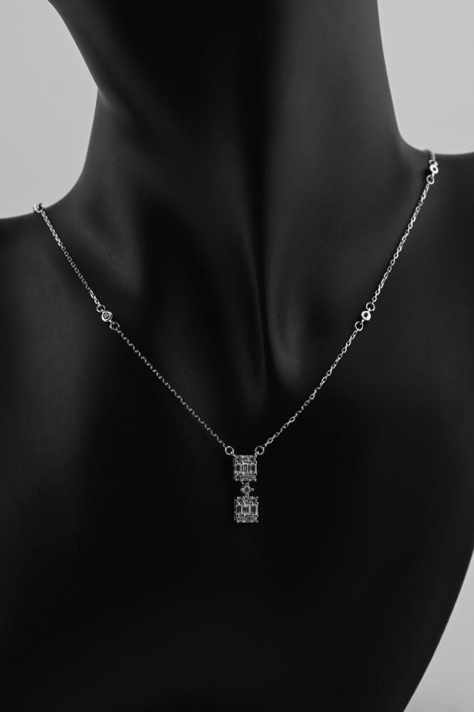 Silver pendant 925 karat - white diamond design
