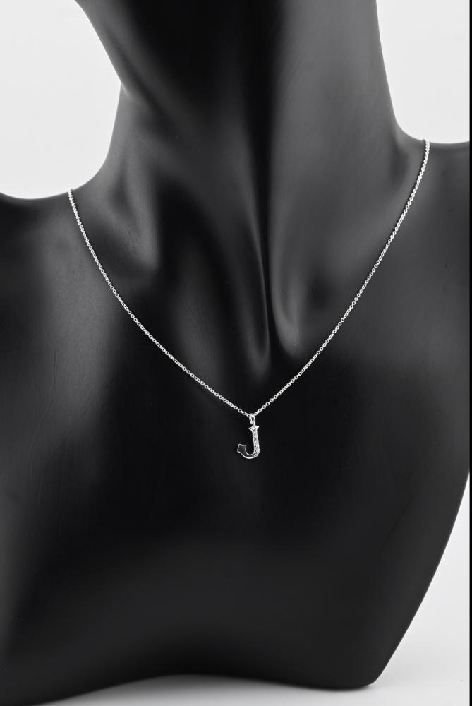 سلسلة حروف فضه عيار 925 - تصميم الماس ابيض حرف J