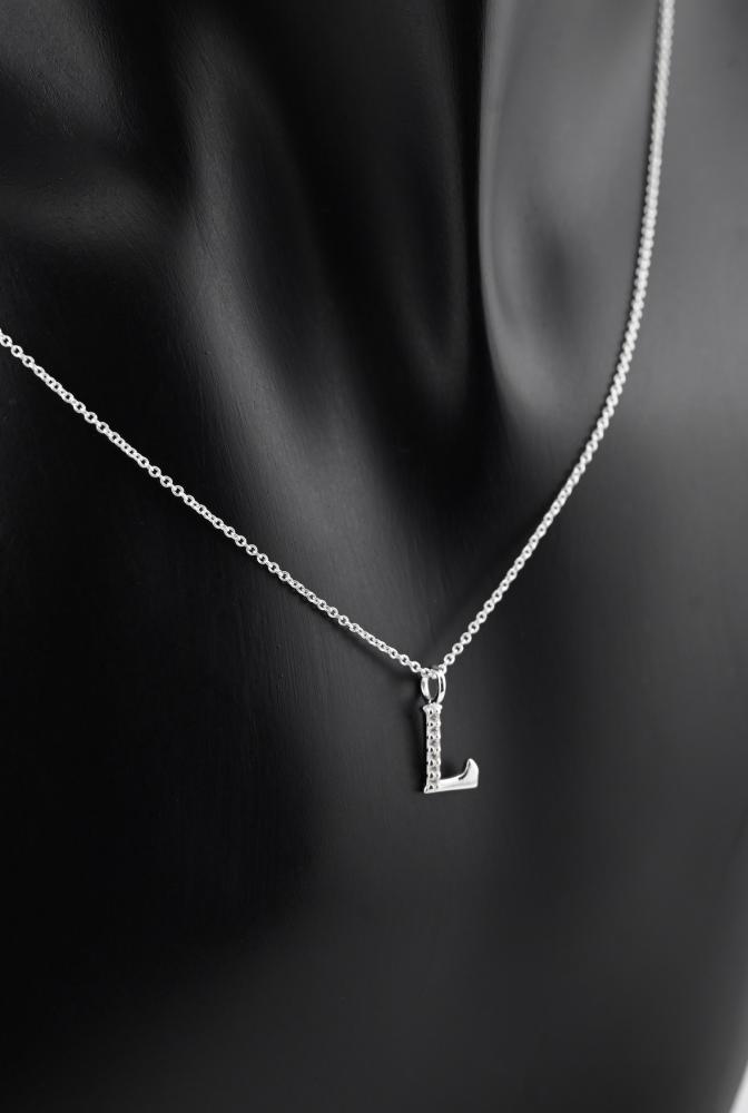 سلسلة حروف فضه عيار 925 - تصميم الماس ابيض حرف L