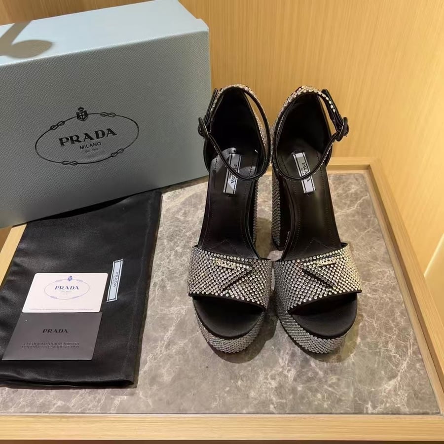 كعب prada