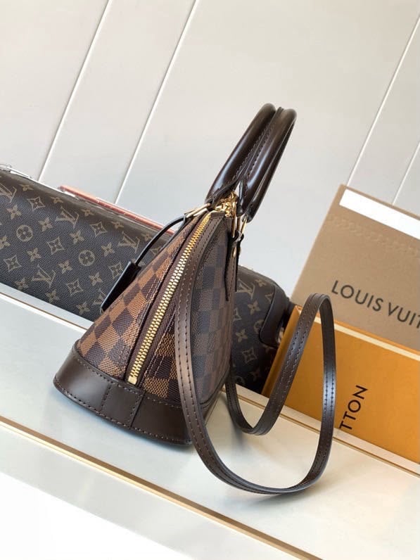 شنطه LV almaa bb