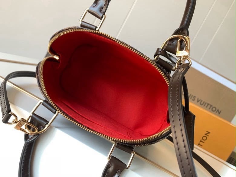 شنطه LV almaa bb