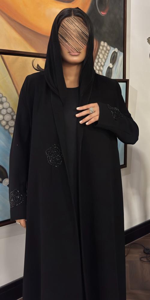 عبايه غدير بقماش كريب مع شك دائري