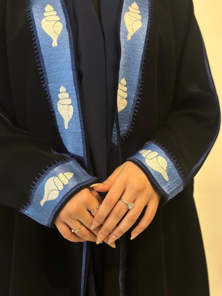 عبايه سدل بقماش كريب الرياض وتطريز