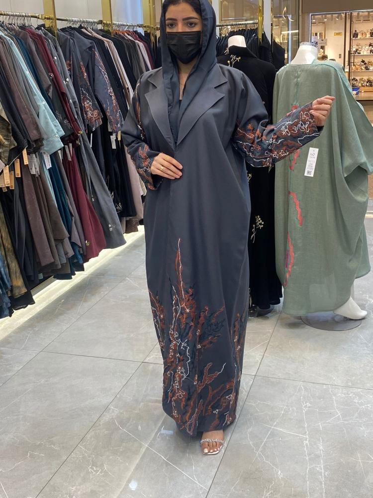 عبايه بقماش كتان وتطريز