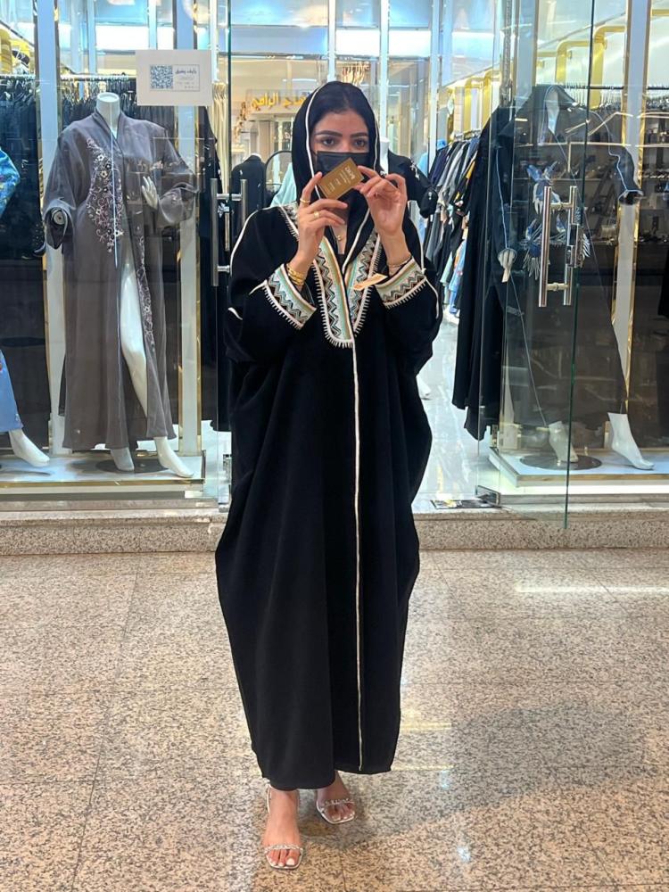 عباية نص فراشة تطريز يدوي