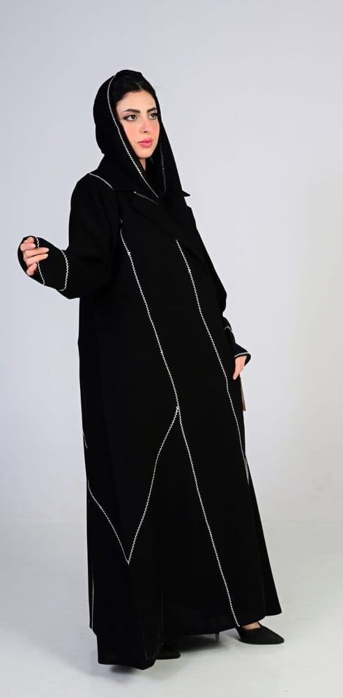 عبايه سحر بقماش كتان بتطريز مخرم