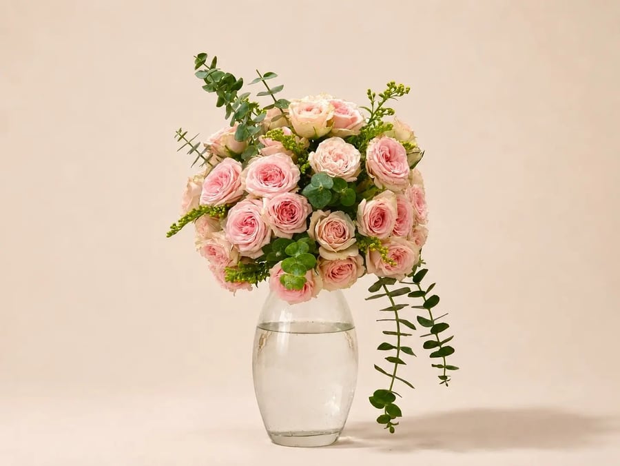 فازة ورد وردي من AWE FLORAL