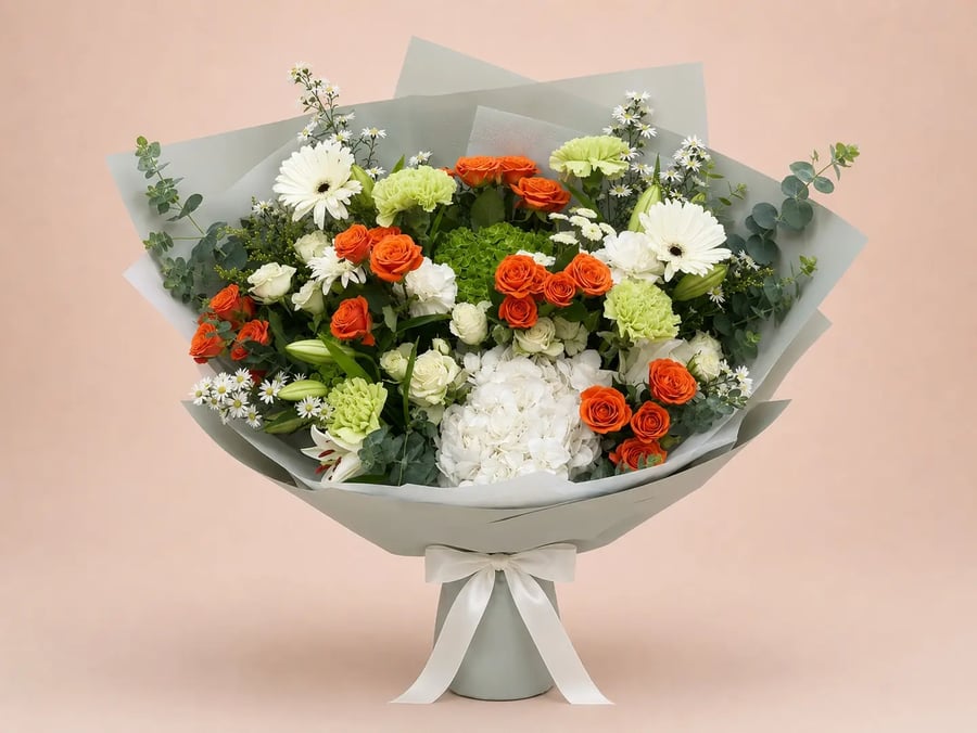 باقة سيترا البرتقالية والخضراء من AWE FLORAL