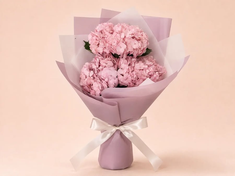 باقة هدرنجا وردي من AWE FLORAL