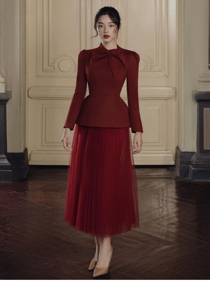 Two-piece set with two colors