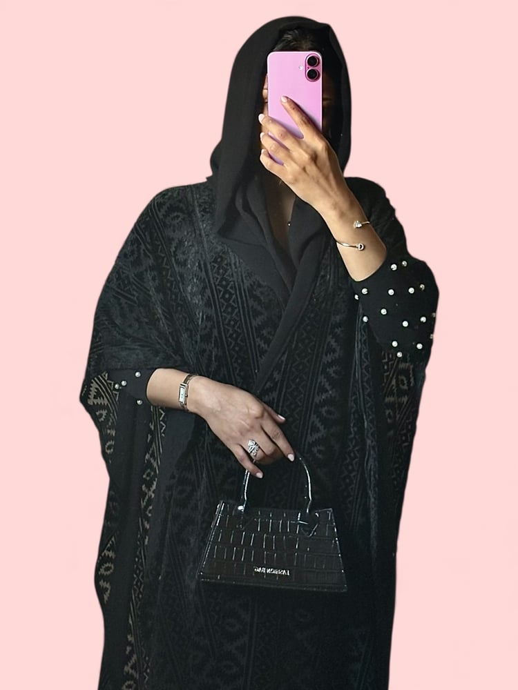 عباية نقش مخملي