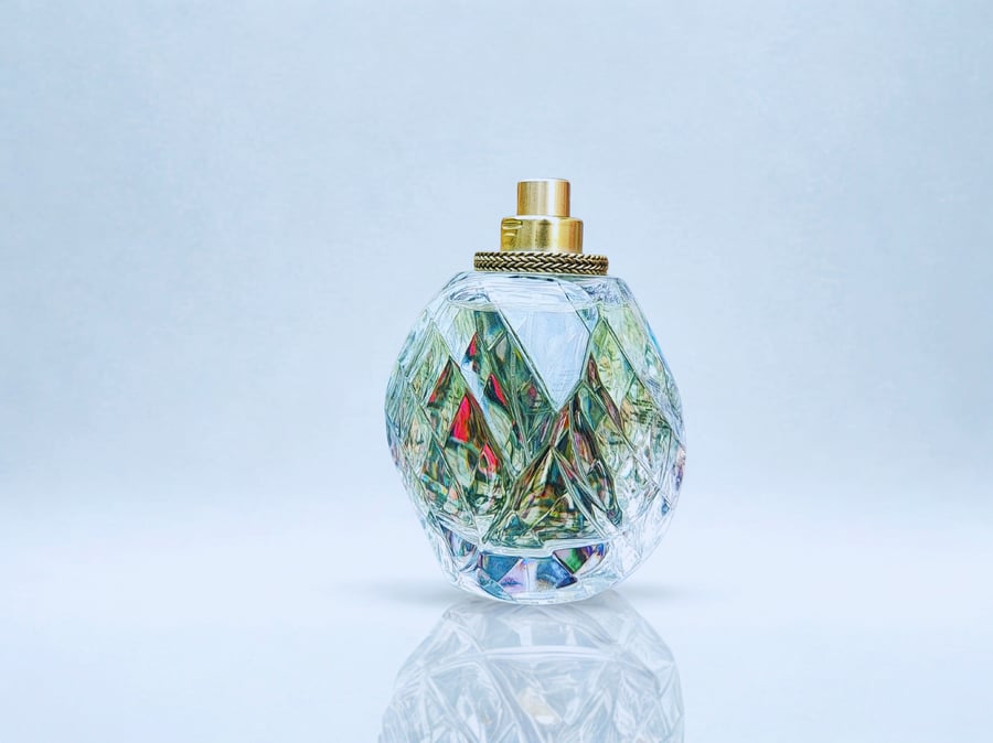 عطر وايت لوف من هيلاري دوف اودي بارفيوم 100مل (بدون كرتون وغطاء) White Love perfume by Hilary Dove Eau de Parfum 100ml (without box and cap)