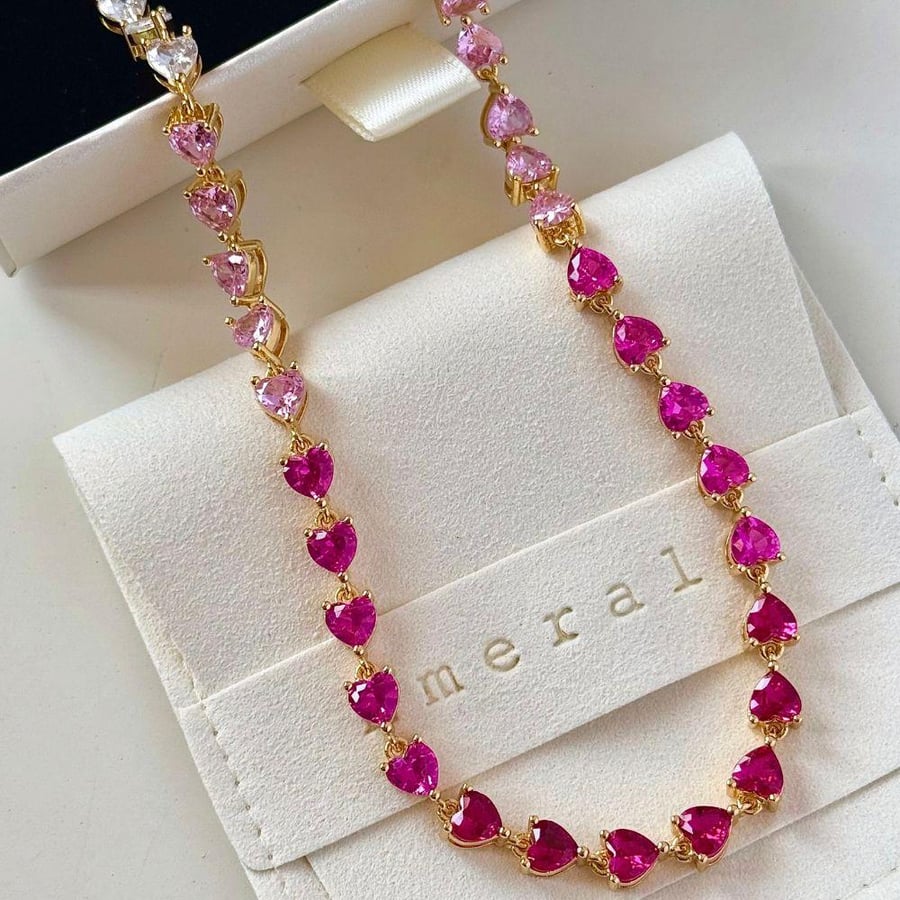 Ombre heart-shaped choker with gold plating