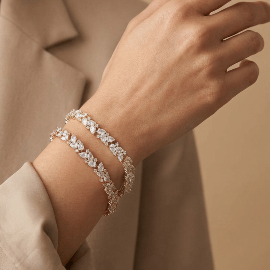 [B013] Gold-plated bracelet