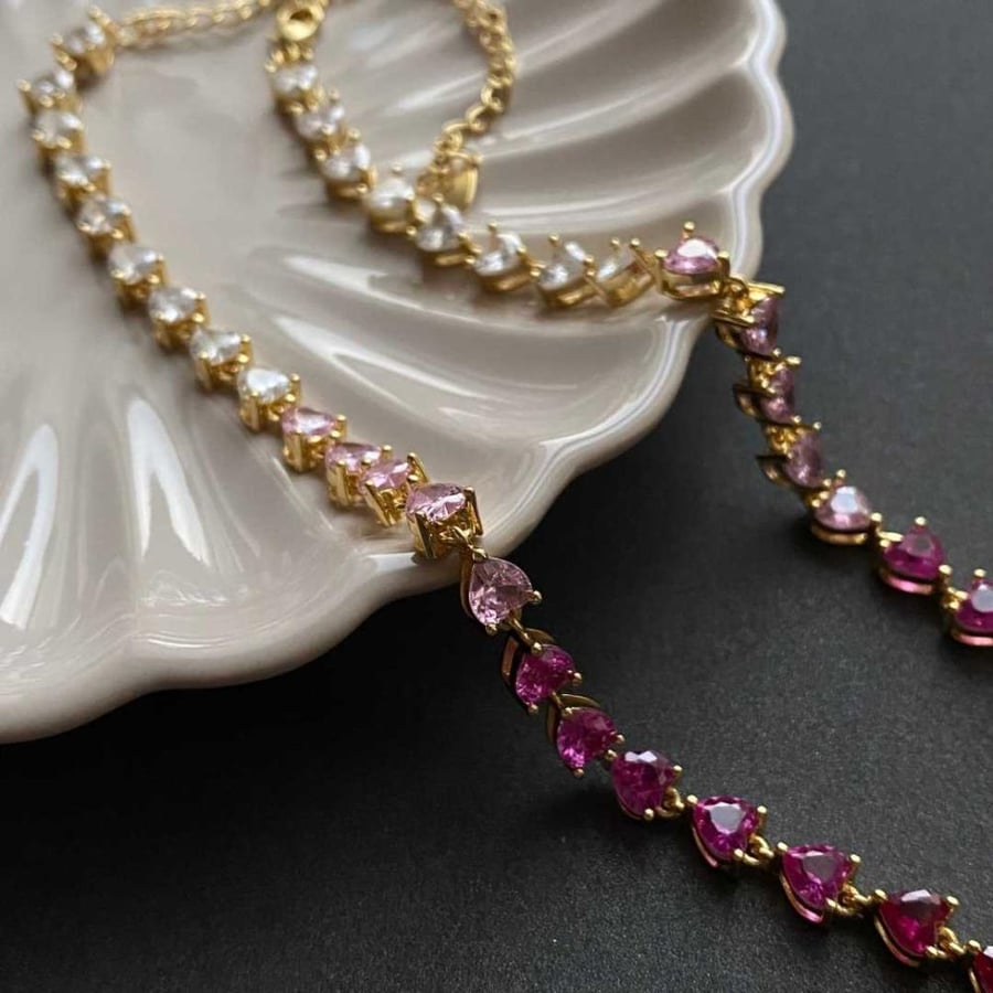 Ombre heart-shaped choker with gold plating