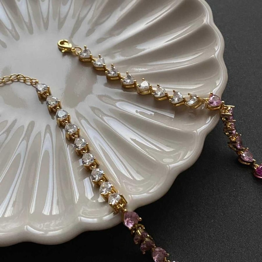 Ombre heart-shaped choker with gold plating