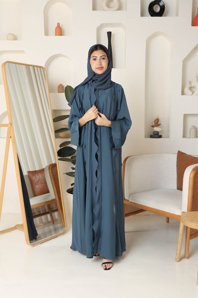 Abayas with modern designs and details that highlight your beauty with confidence.