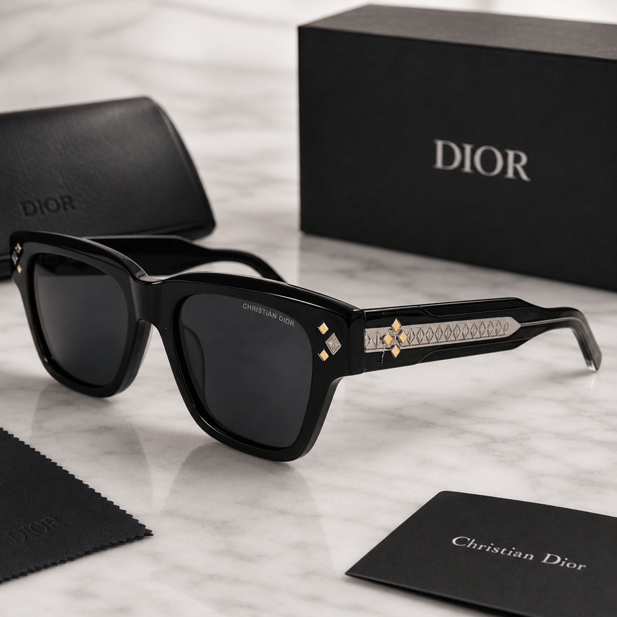 نظارة شمسية كريستيان ديور CD Diamond S2I بإطار أسود وعدسات داكنة