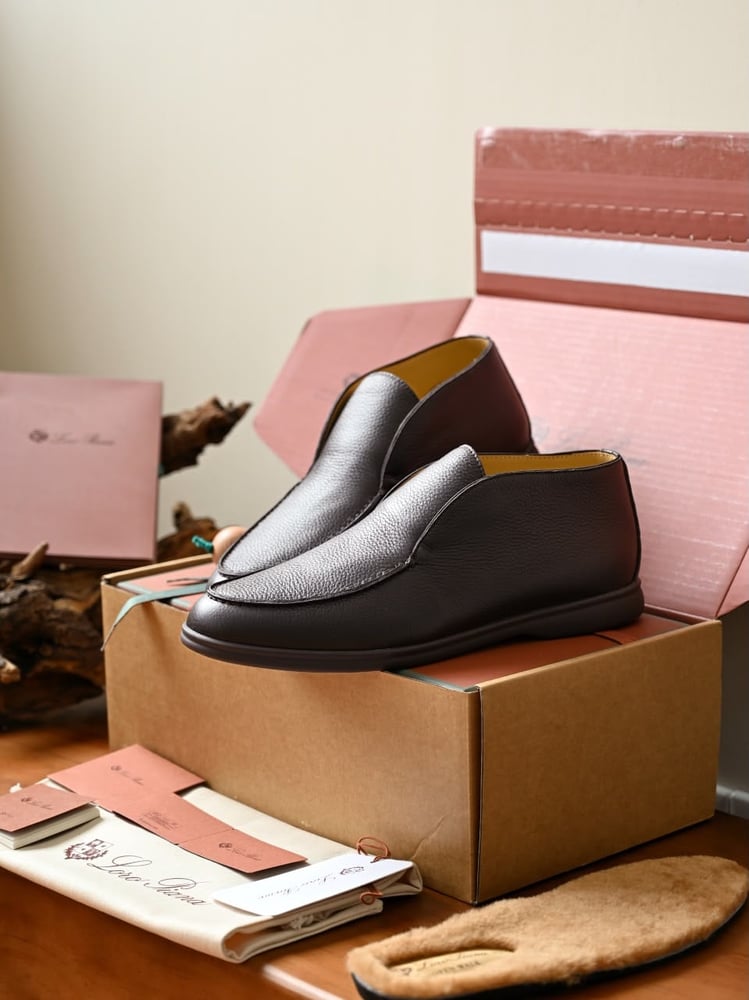 حذاء لورو بيانا الرجالي الحبيبي بنعل متناسق (Loro Piana Open Walk Grained Leather Shoes - Monochrome Sole)