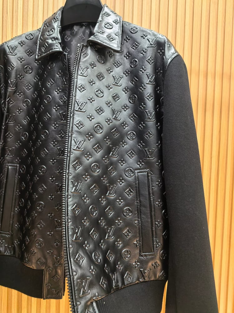جاكيت لويس فيتون المنقوش الفاخر (Louis Vuitton Monogram Embossed Jacket)