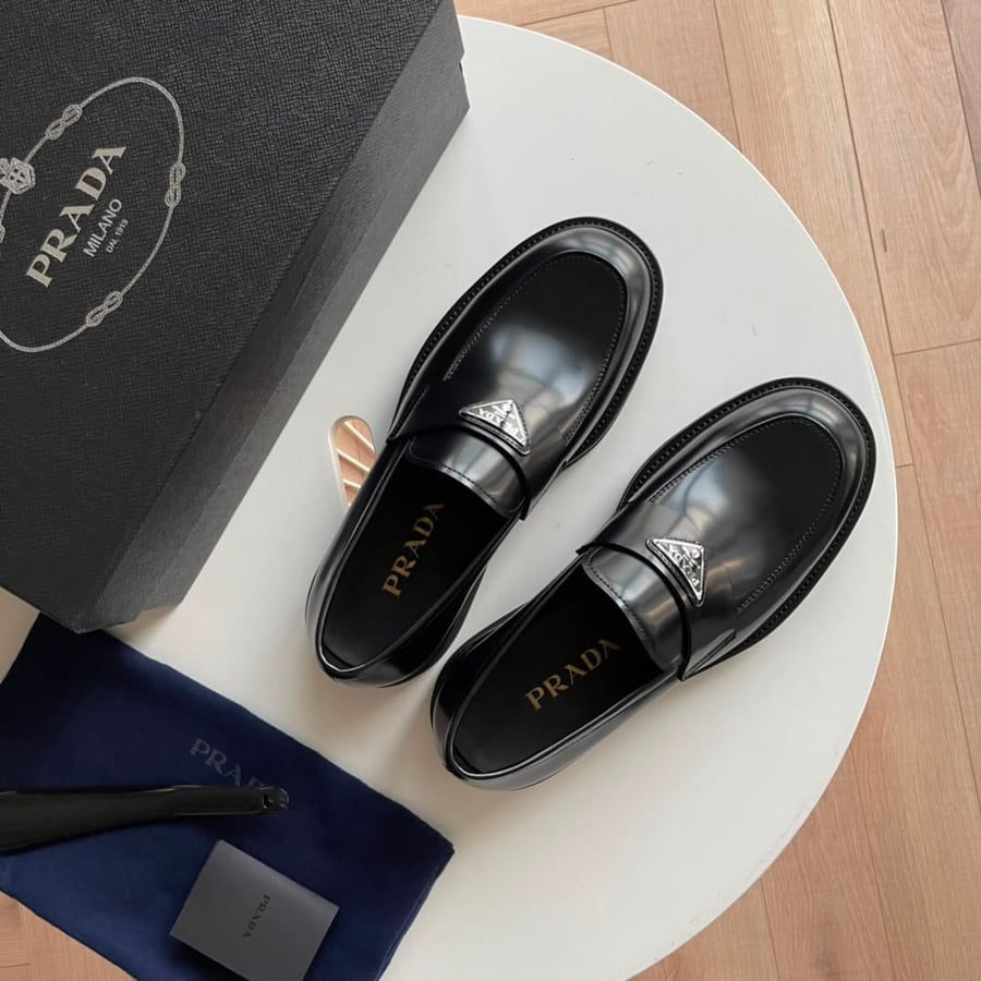حذاء لوفر رجالي فاخر من برادا (Prada)