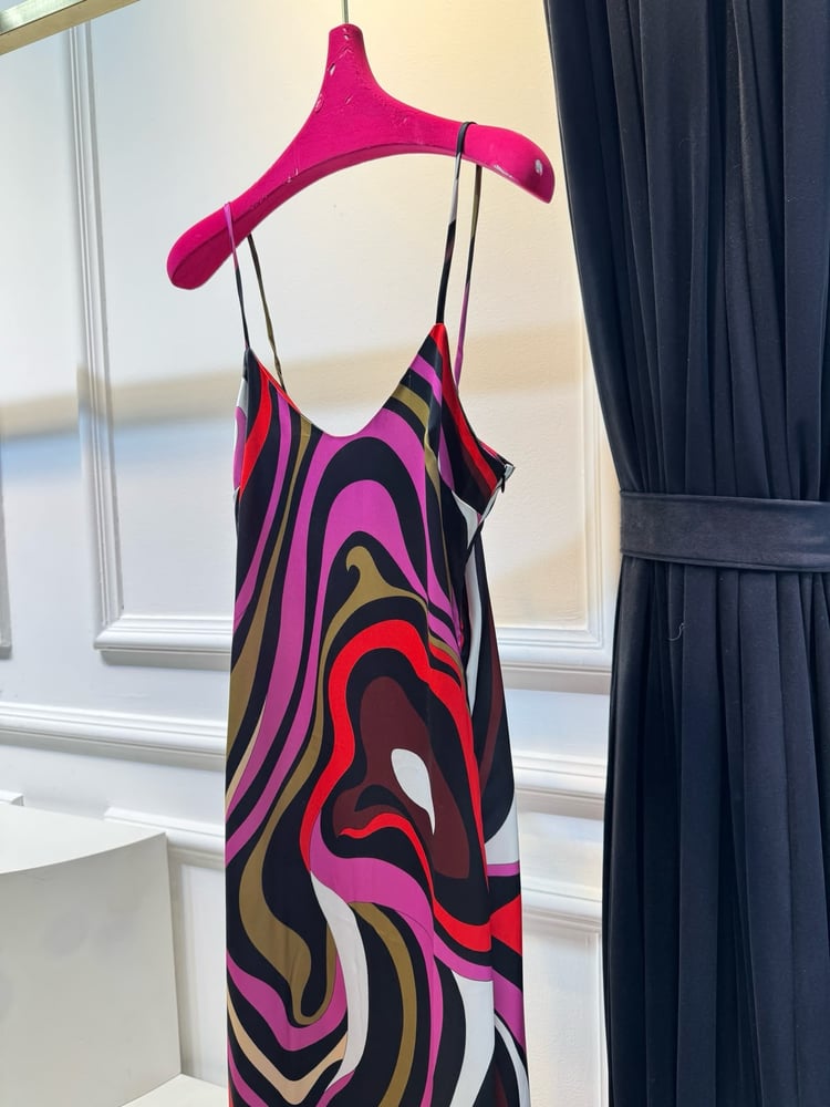 فستان "بوتشي" (Pucci) الفاخر