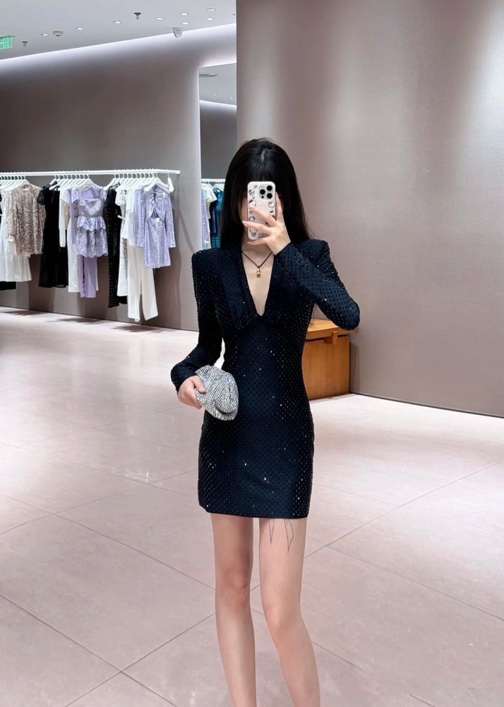 فستان السهرة الأسود المرصع (Midnight Studded Mini Dress)